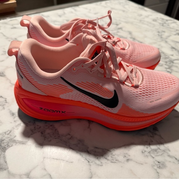 Nike Women's Vomero 18 Running Shoes - Picture 1 of 5